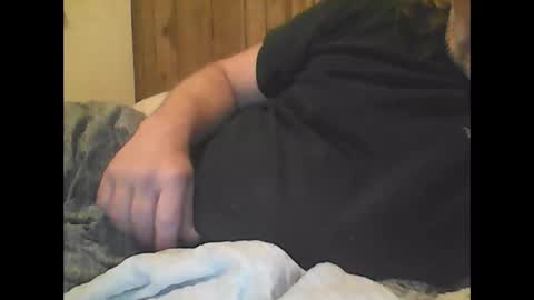 Snapshot of straightmaletouse chatting on April 12, 1:32 am straightmaletouse online show from April 12, 1:32 am