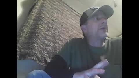 Snapshot of straightmaletouse chatting on April 28, 4:39 am straightmaletouse online show from April 28, 4:39 am
