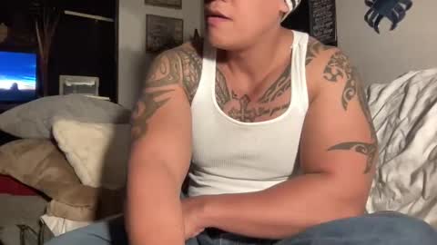 Snapshot of straightsurfer808 chatting on November 8, 10:26 am straightsurfer808 online show from November 8, 10:26 am