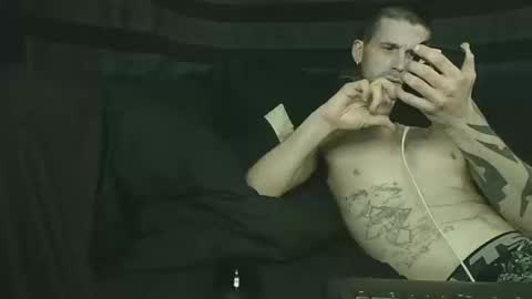 Snapshot of straitpipermann22 chatting on October 19, 1:06 am straitpipermann22 online show from October 19, 1:06 am