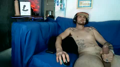 Snapshot of straitpipermann22 chatting on November 29, 8:34 pm straitpipermann22 online show from November 29, 8:34 pm