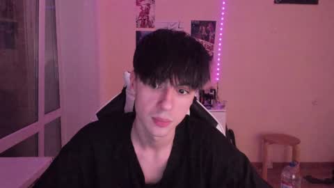 Snapshot of stralght_twinks chatting on December 2, 12:09 am Ray online show from December 2, 12:09 am