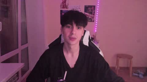 Snapshot of stralght_twinks chatting on December 2, 11:29 pm Ray online show from December 2, 11:29 pm