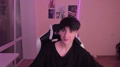 Snapshot of stralght_twinks chatting on December 4, 4:54 am Ray online show from December 4, 4:54 am