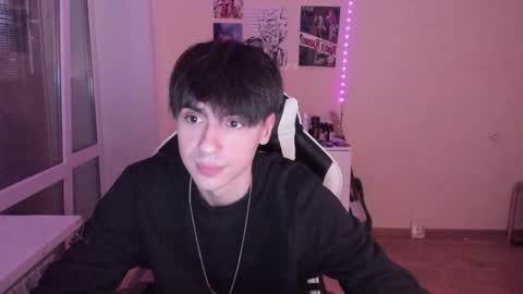 Snapshot of stralght_twinks chatting on December 5, 5:59 am Ray online show from December 5, 5:59 am