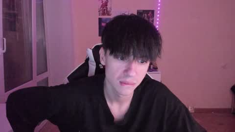 Snapshot of stralght_twinks chatting on December 7, 1:36 am Ray online show from December 7, 1:36 am