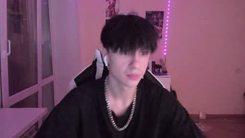 Snapshot of stralght_twinks chatting on December 7, 4:42 am Ray online show from December 7, 4:42 am