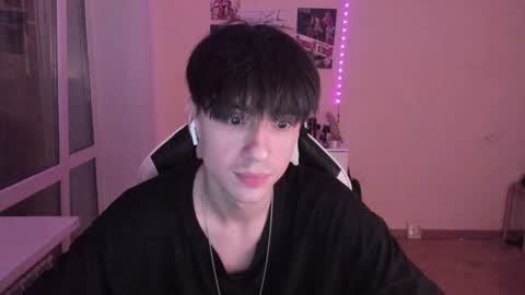 Snapshot of stralght_twinks chatting on December 8, 3:32 am Ray online show from December 8, 3:32 am