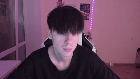 Snapshot of stralght_twinks chatting on December 9, 4:34 am Ray online show from December 9, 4:34 am