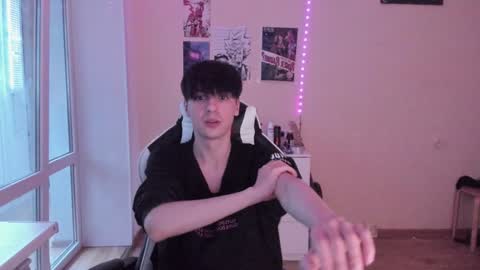 Snapshot of stralght_twinks chatting on December 9, 7:39 am Ray online show from December 9, 7:39 am