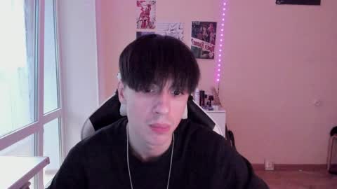 Snapshot of stralght_twinks chatting on December 9, 10:43 am Ray online show from December 9, 10:43 am