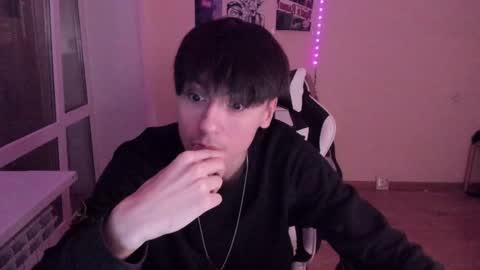 Snapshot of stralght_twinks chatting on December 9, 1:45 pm Ray online show from December 9, 1:45 pm