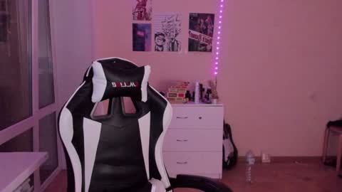 Snapshot of stralght_twinks chatting on December 10, 5:28 am Ray online show from December 10, 5:28 am