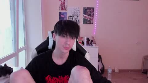 Snapshot of stralght_twinks chatting on December 10, 11:32 am Ray online show from December 10, 11:32 am