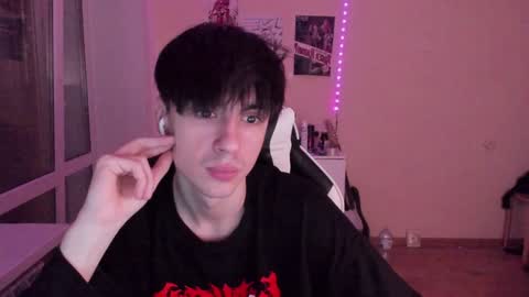 Snapshot of stralght_twinks chatting on December 11, 5:53 am Ray online show from December 11, 5:53 am