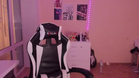 Snapshot of stralght_twinks chatting on December 12, 6:14 am Ray online show from December 12, 6:14 am