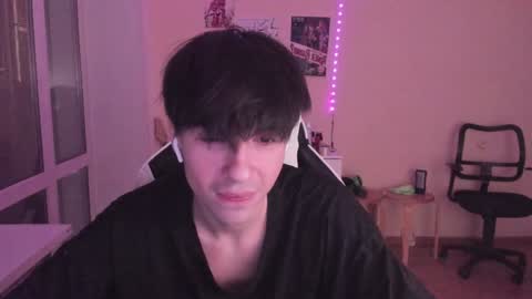 Snapshot of stralght_twinks chatting on December 14, 5:58 pm Ray online show from December 14, 5:58 pm