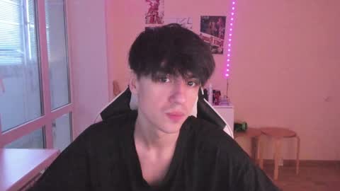 Snapshot of stralght_twinks chatting on December 19, 12:34 pm Ray online show from December 19, 12:34 pm