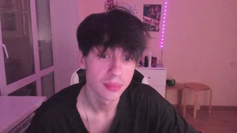 Snapshot of stralght_twinks chatting on December 20, 1:36 am Ray online show from December 20, 1:36 am