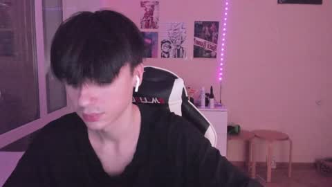 Snapshot of stralght_twinks chatting on December 25, 3:29 am Ray online show from December 25, 3:29 am