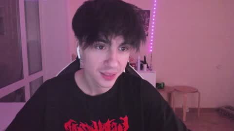 Snapshot of stralght_twinks chatting on December 27, 2:36 am Ray online show from December 27, 2:36 am