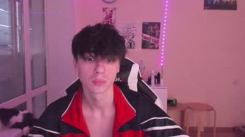 Snapshot of stralght_twinks chatting on January 3, 6:33 am Ray online show from January 3, 6:33 am