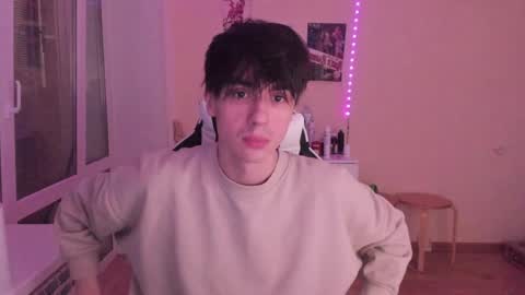 Snapshot of stralght_twinks chatting on January 7, 3:46 am Ray online show from January 7, 3:46 am