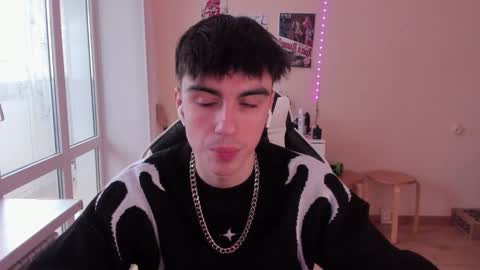 Snapshot of stralght_twinks chatting on January 13, 7:43 am Ray online show from January 13, 7:43 am