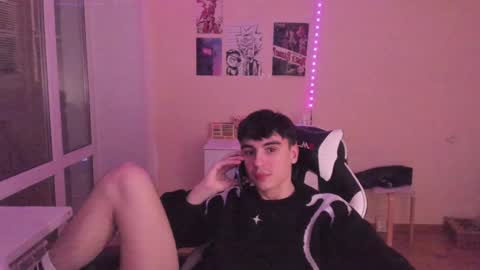 Snapshot of stralght_twinks chatting on January 22, 6:10 pm Ray online show from January 22, 6:10 pm