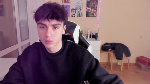 Snapshot of stralght_twinks chatting on February 2, 5:37 pm Ray online show from February 2, 5:37 pm