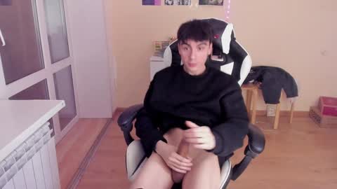 Snapshot of stralght_twinks chatting on February 4, 3:36 pm Ray online show from February 4, 3:36 pm