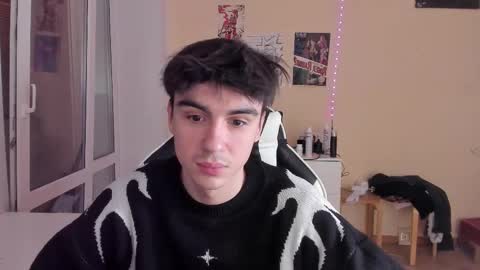 Snapshot of stralght_twinks chatting on February 9, 4:29 pm Ray online show from February 9, 4:29 pm