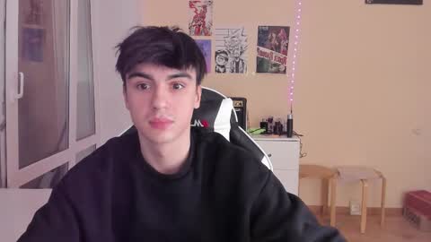 Snapshot of stralght_twinks chatting on February 12, 5:05 pm Ray online show from February 12, 5:05 pm