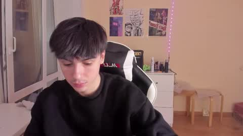 Snapshot of stralght_twinks chatting on February 16, 6:10 pm Ray online show from February 16, 6:10 pm