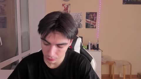 Snapshot of stralght_twinks chatting on February 18, 3:32 pm Ray online show from February 18, 3:32 pm