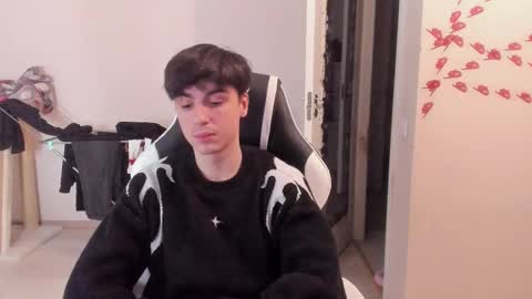 Snapshot of stralght_twinks chatting on February 28, 3:37 pm Ray online show from February 28, 3:37 pm