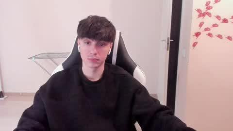 Snapshot of stralght_twinks chatting on March 6, 4:07 pm Ray online show from March 6, 4:07 pm