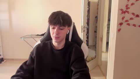 Snapshot of stralght_twinks chatting on March 7, 1:18 pm Ray online show from March 7, 1:18 pm