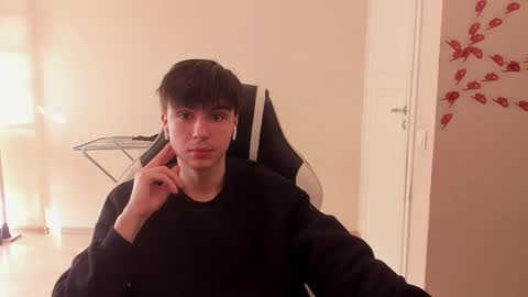 Snapshot of stralght_twinks chatting on March 9, 7:56 am Ray online show from March 9, 7:56 am