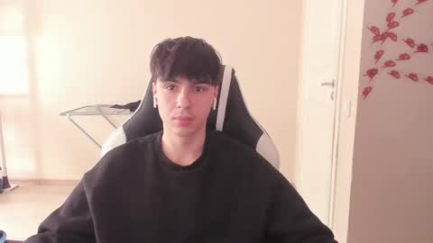 Snapshot of stralght_twinks chatting on March 10, 11:32 am Ray online show from March 10, 11:32 am