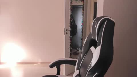 Snapshot of stralght_twinks chatting on September 14, 7:18 am Ray online show from September 14, 7:18 am