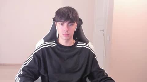 Snapshot of stralght_twinks chatting on September 16, 7:53 am Ray online show from September 16, 7:53 am