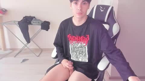 Snapshot of stralght_twinks chatting on September 22, 1:57 pm Ray online show from September 22, 1:57 pm