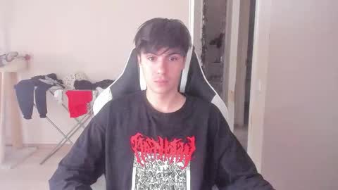 Snapshot of stralght_twinks chatting on October 2, 6:53 am Ray online show from October 2, 6:53 am