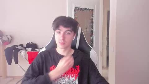 Snapshot of stralght_twinks chatting on October 3, 7:16 am Ray online show from October 3, 7:16 am