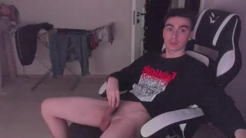 Snapshot of stralght_twinks chatting on October 7, 4:37 pm Ray online show from October 7, 4:37 pm