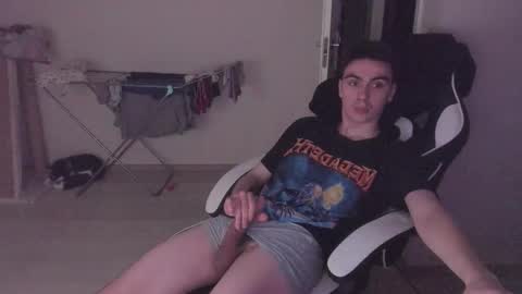 Snapshot of stralght_twinks chatting on October 12, 5:23 pm Ray online show from October 12, 5:23 pm