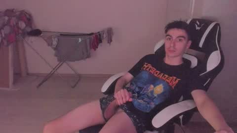 Snapshot of stralght_twinks chatting on October 15, 4:40 pm Ray online show from October 15, 4:40 pm