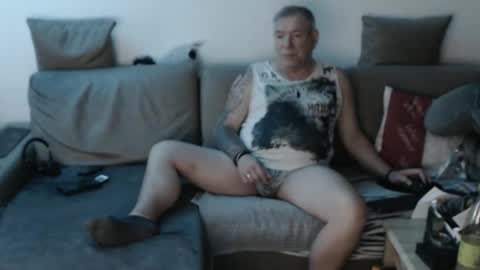 Snapshot of stranger1966 chatting on September 30, 5:34 am Stranger online show from September 30, 5:34 am