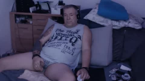 Snapshot of stranger1966 chatting on October 10, 10:42 pm Stranger online show from October 10, 10:42 pm